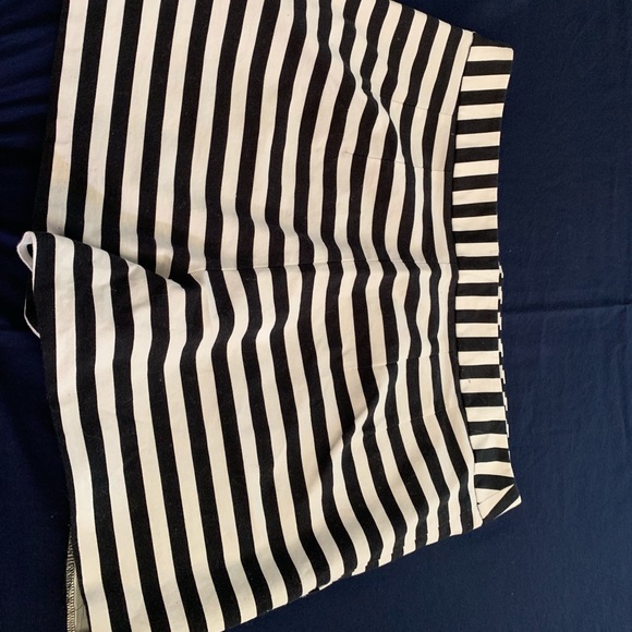 2 pairs!! Express & Tommy Hilfiger Shorts - Picture 2 of 8